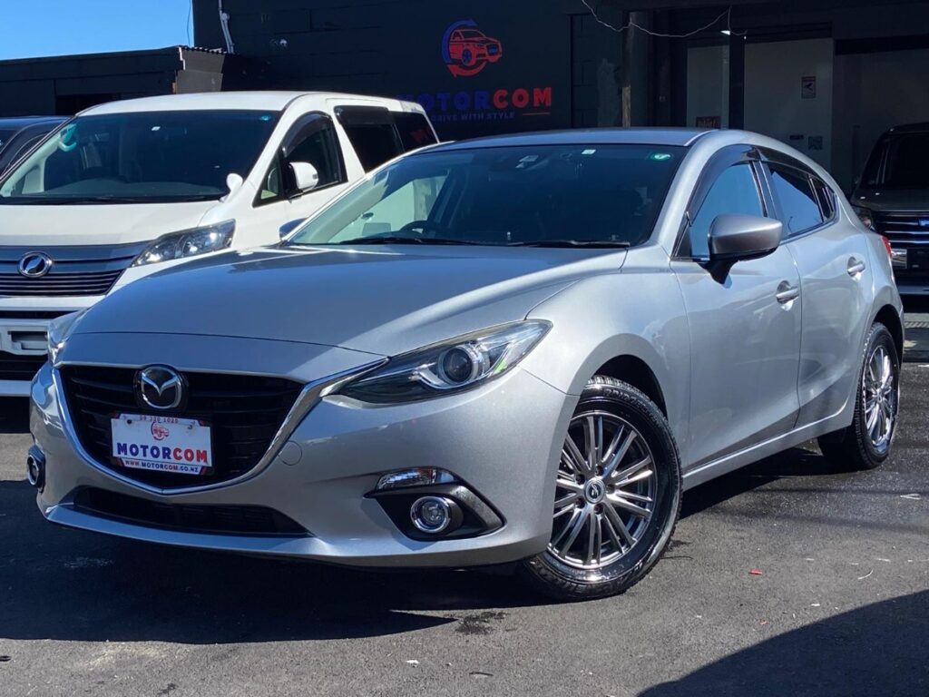 side view of used 2014 Mazda Axela