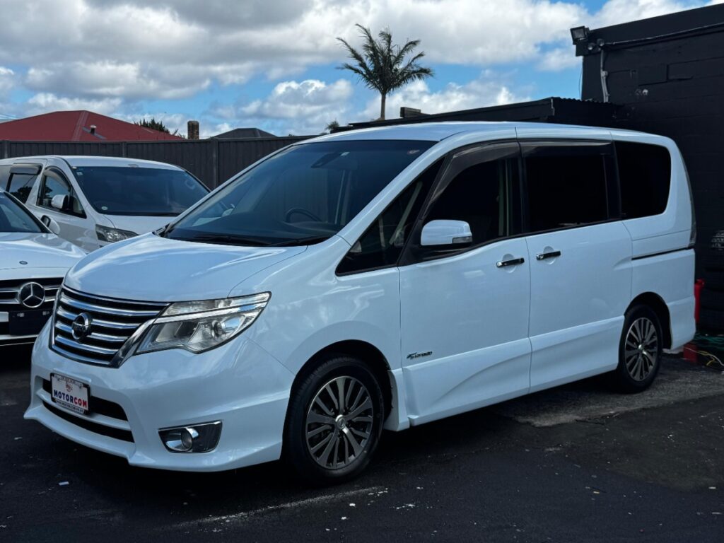 side view of 2014 Nissan Serena