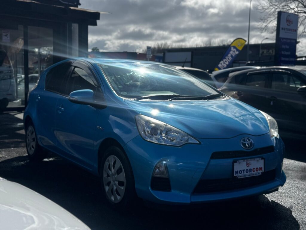 side view of 2014 Toyota Aqua