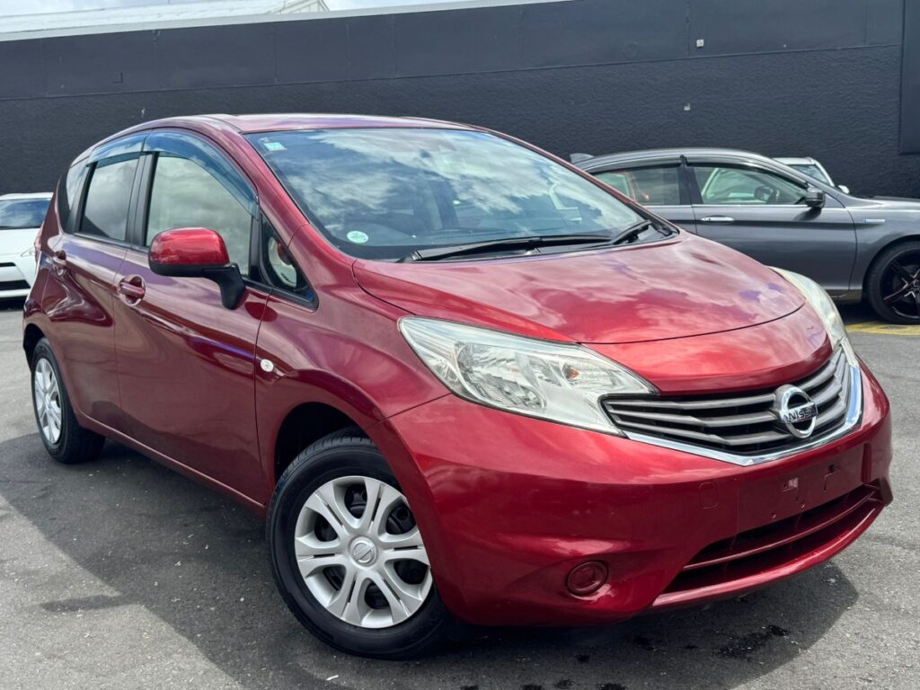 side view of 2014 Nissan Note