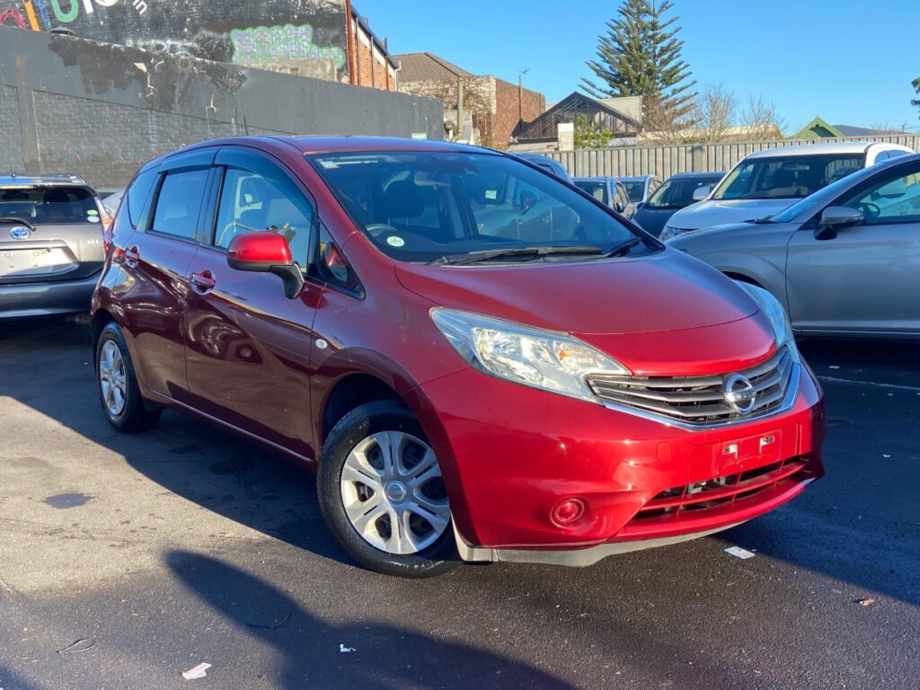 front side view of 2014 Nissan Note X