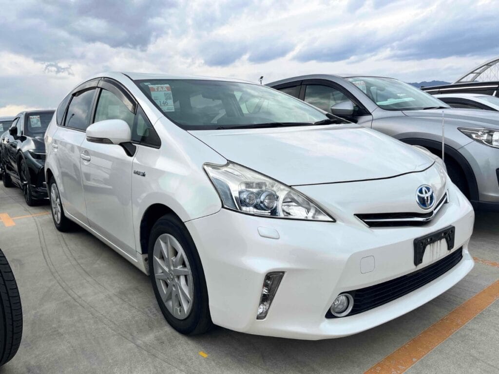 2012 Toyota Prius Alpha white