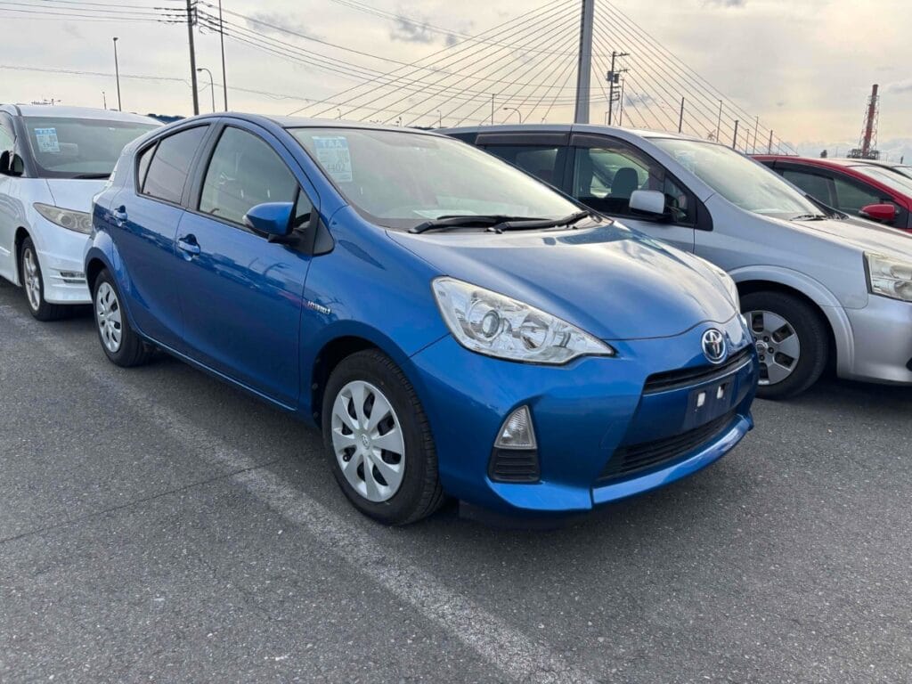 2014 Toyota Aqua front view