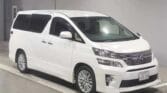 front view of 2014 Toyota Vellfire