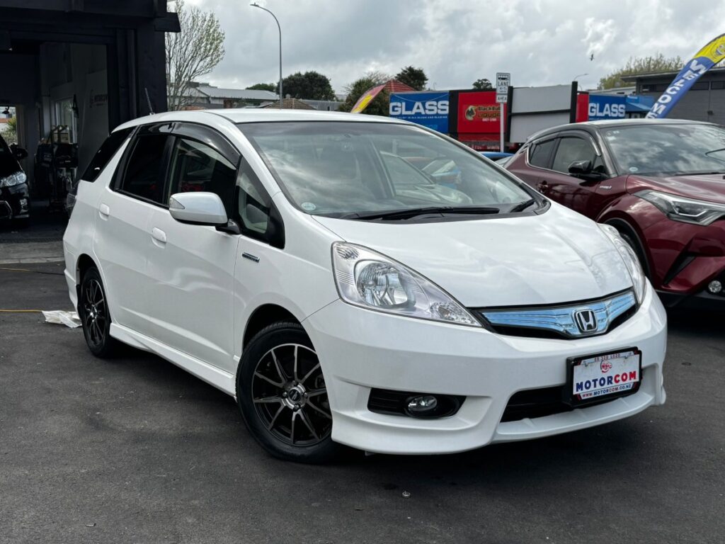side view of 2013 Honda Shuttle