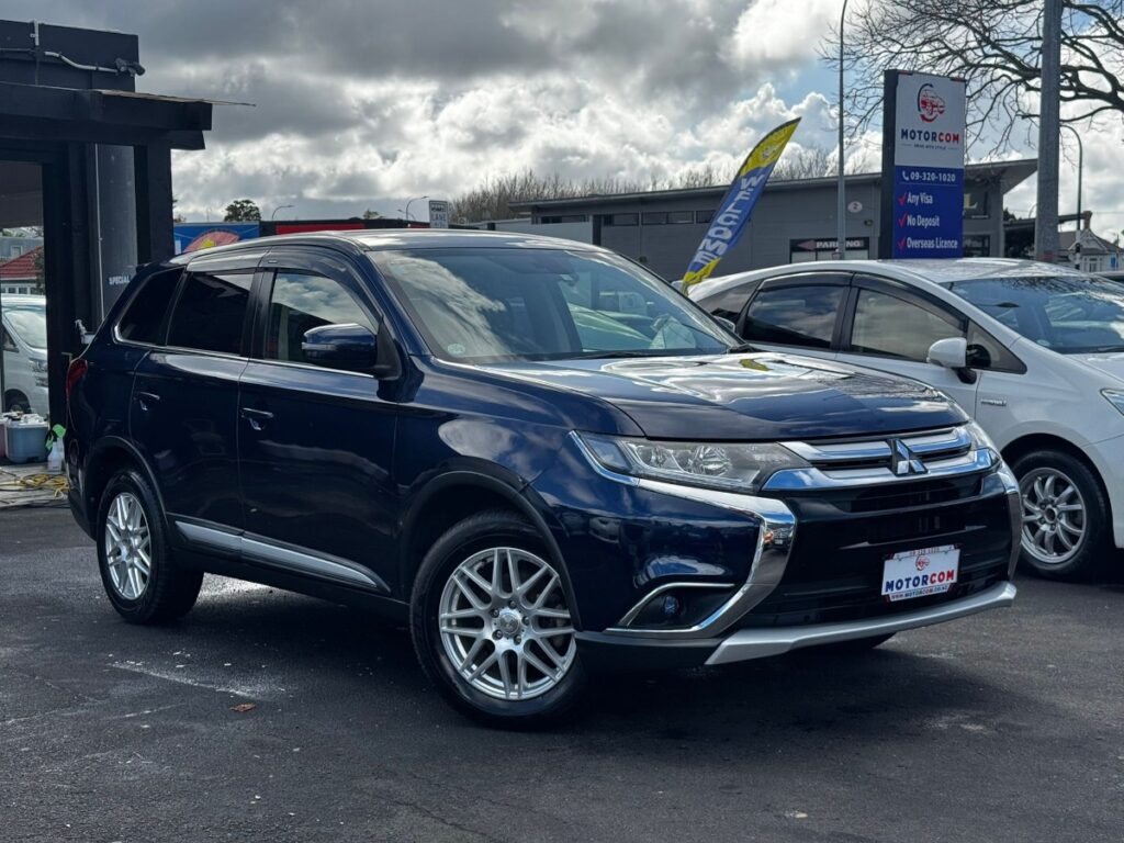 front side view of 2016 Mitsubishi Outlander
