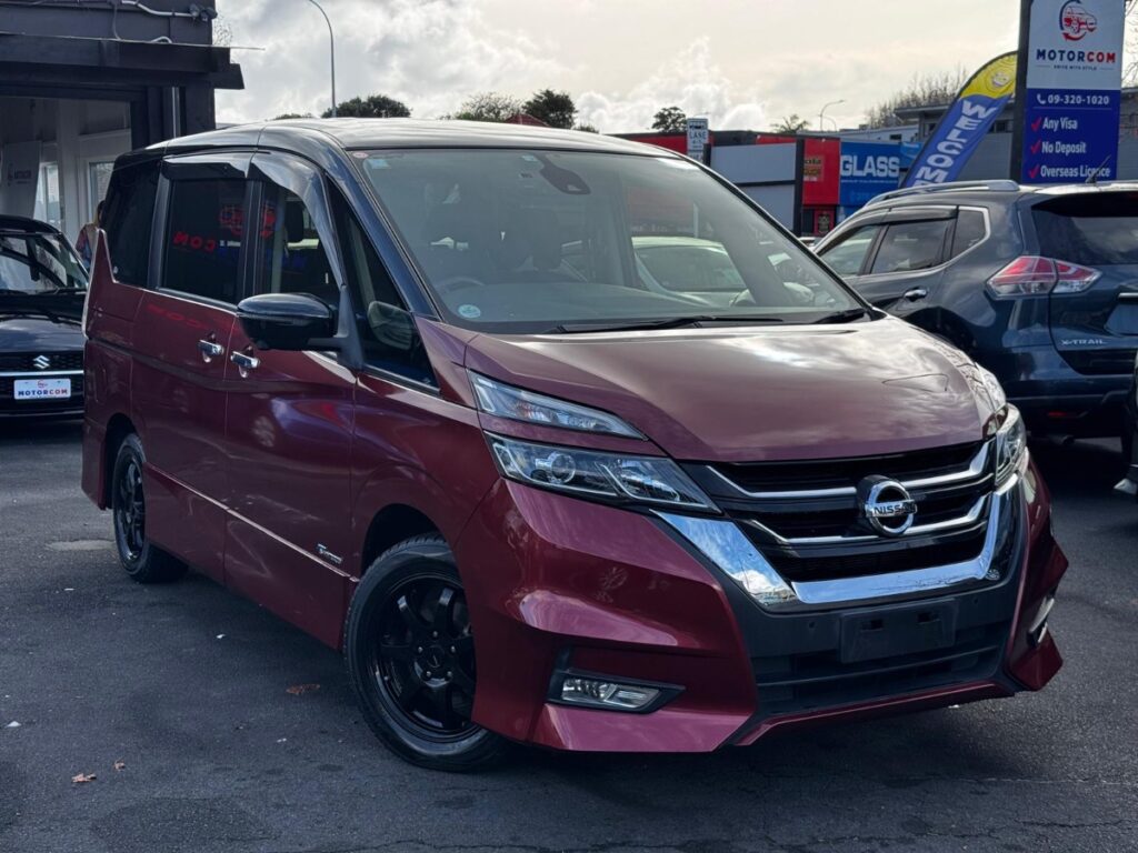 front side view of 2018 Nissan Serena