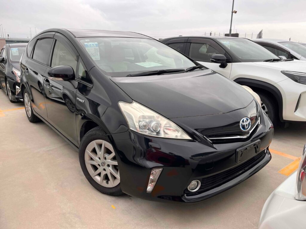 used 2012 Toyota Prius Alpha in nz