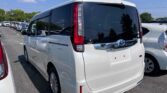 back side view of 2015 Toyota Noah HYBRID X