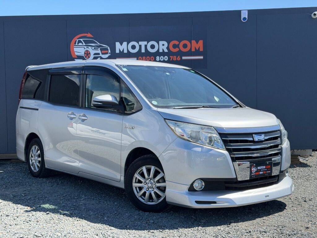 front side view of 2014 Toyota Noah