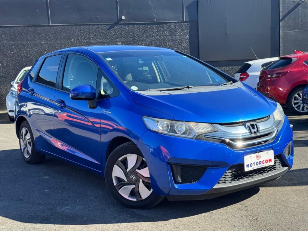 side view of 2013 Honda Fit HYBRID