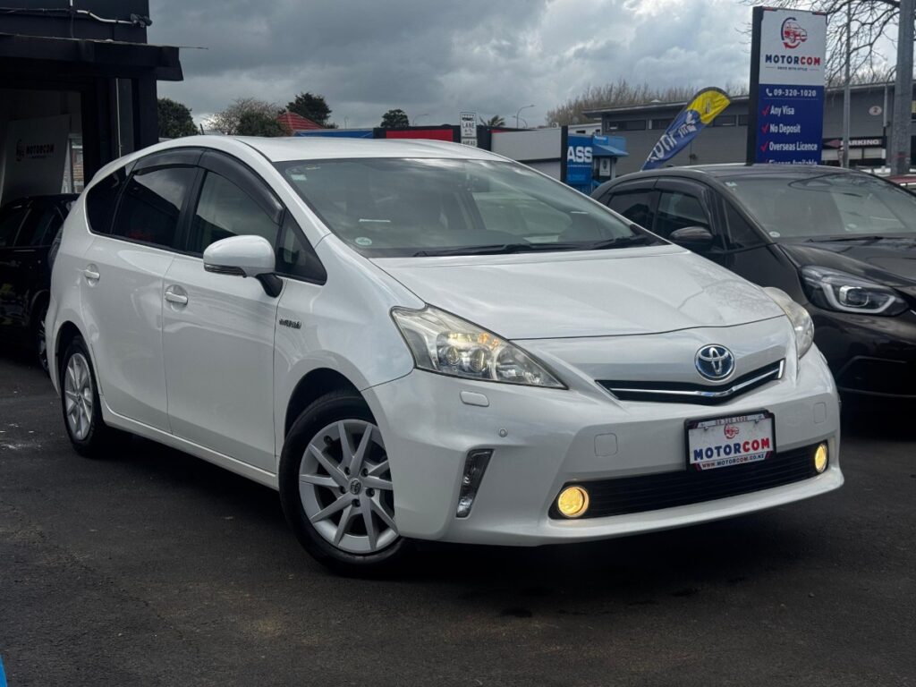 side view of 2012 Toyota Prius Alpha