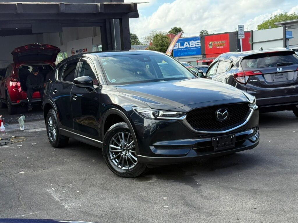 side view of 2015 Nissan X-Trail