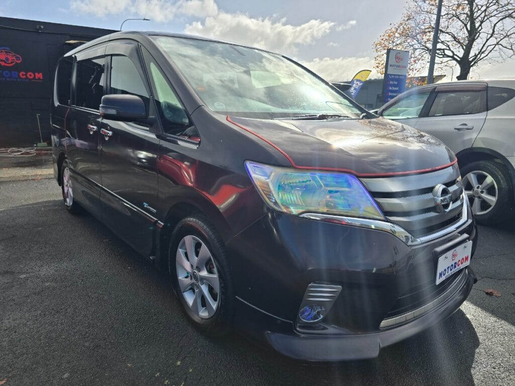 front side view of 2013 Nissan Serena