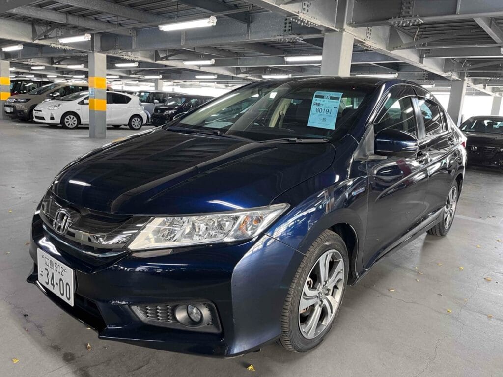 front side view of 2017 Honda Grace