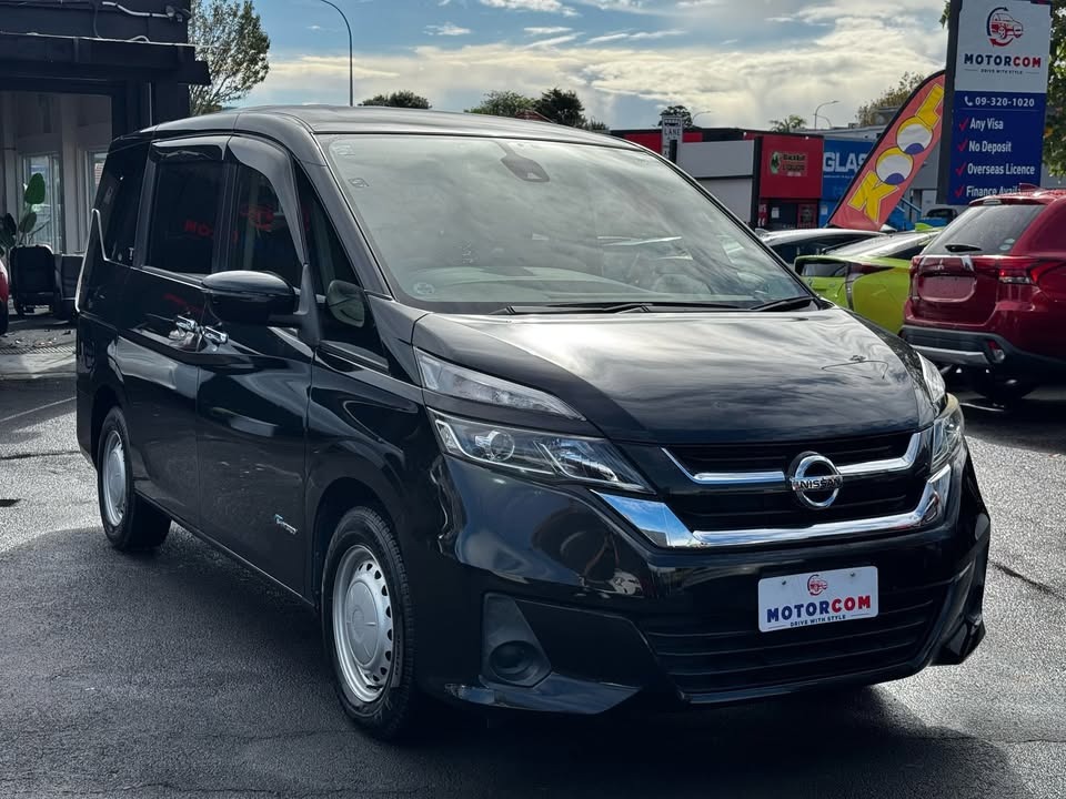 front side view of 2018 Nissan Serena
