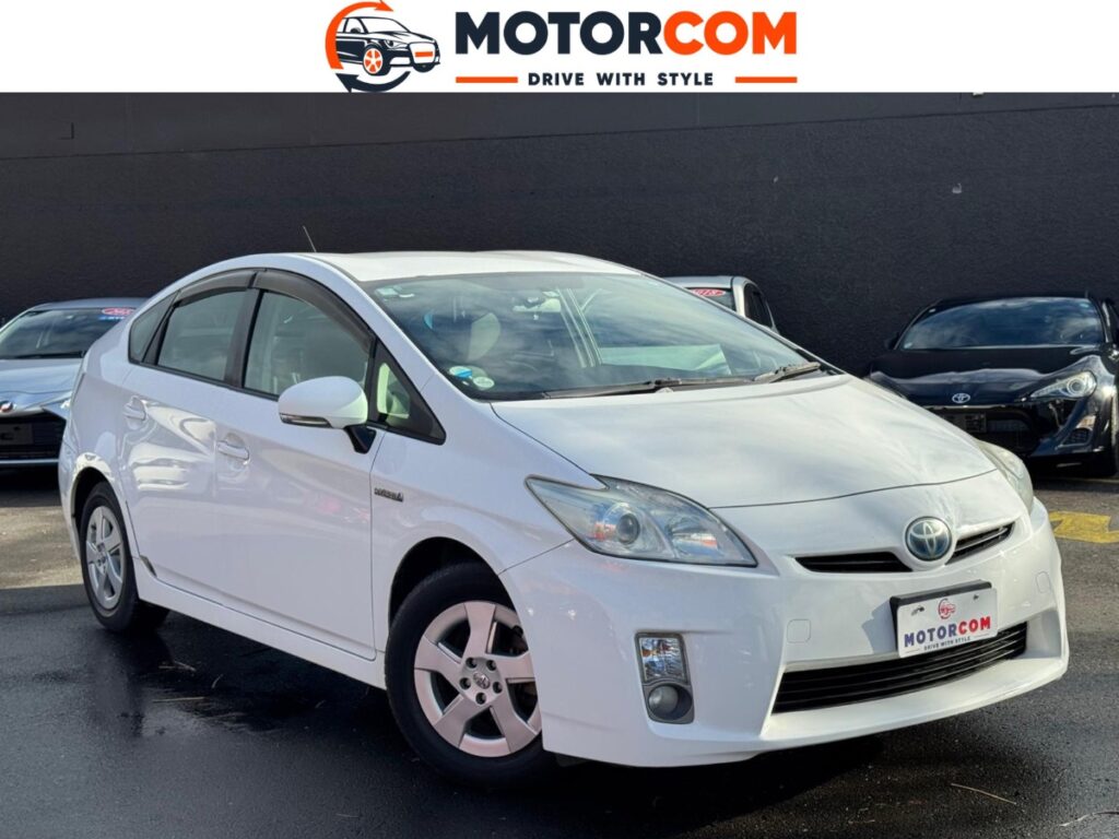 front side view of white 2010 Toyota Prius