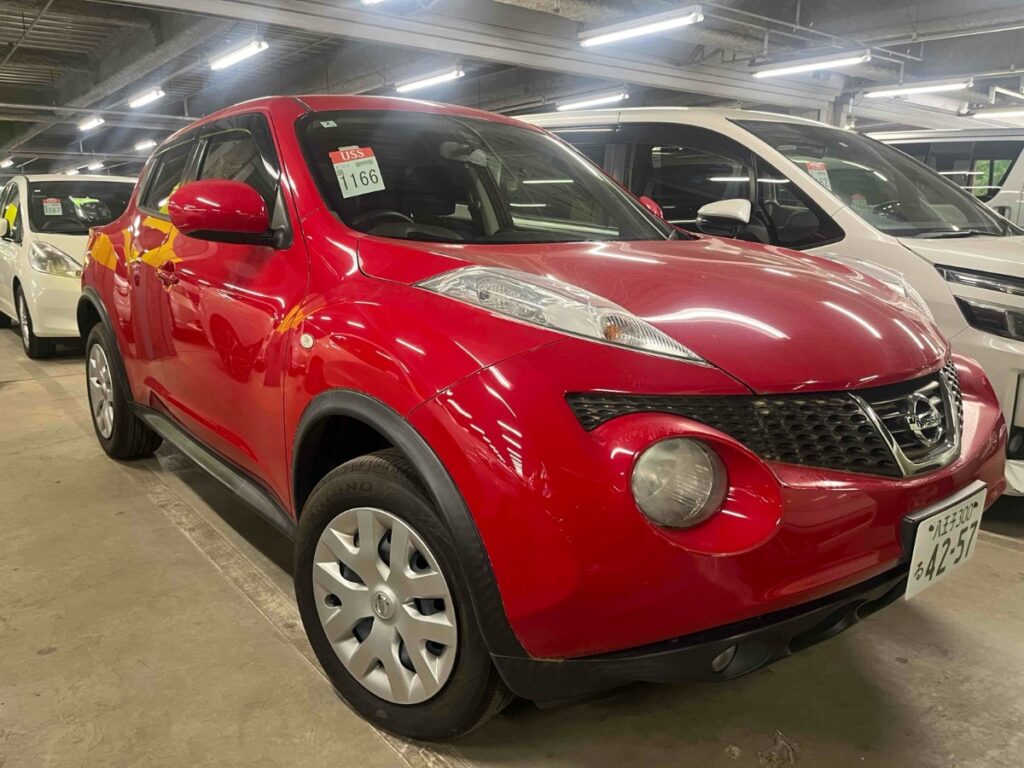 red 2014 Nissan Juke front side view