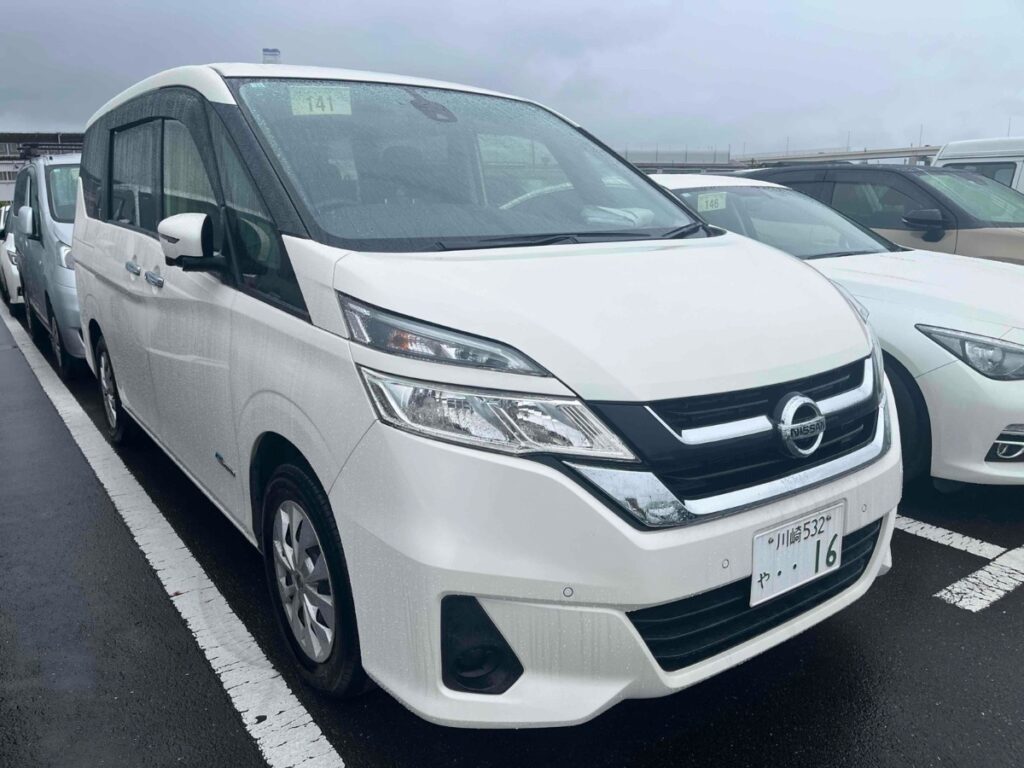 front side view of 2016 Nissan Serena