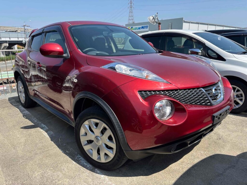 front side view of 2014 Nissan Juke