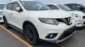 front side view of 2015 Nissan X-Trail