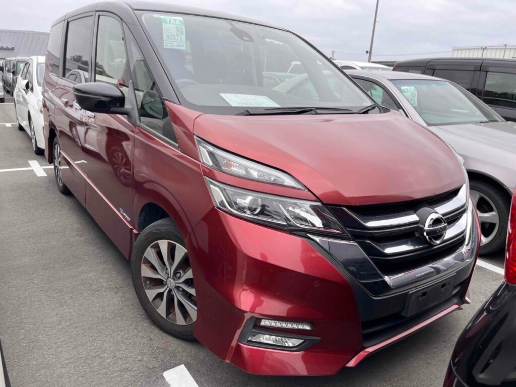 front side view of 2016 Nissan Serena