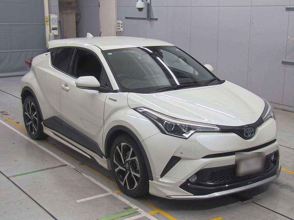 front side view of 2017 Toyota C-HR