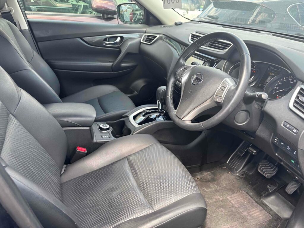 front seats view of 2017 Nissan X-Trail