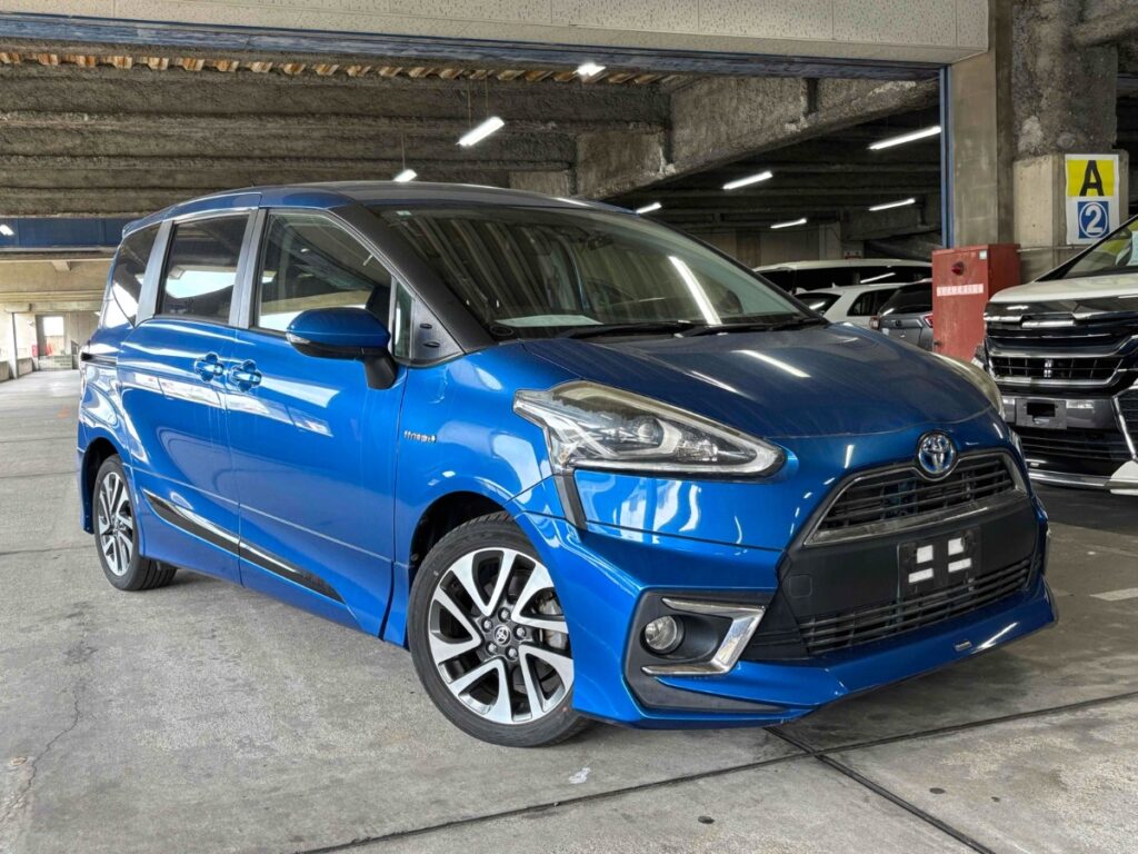 front side view of 2017 Toyota Sienta
