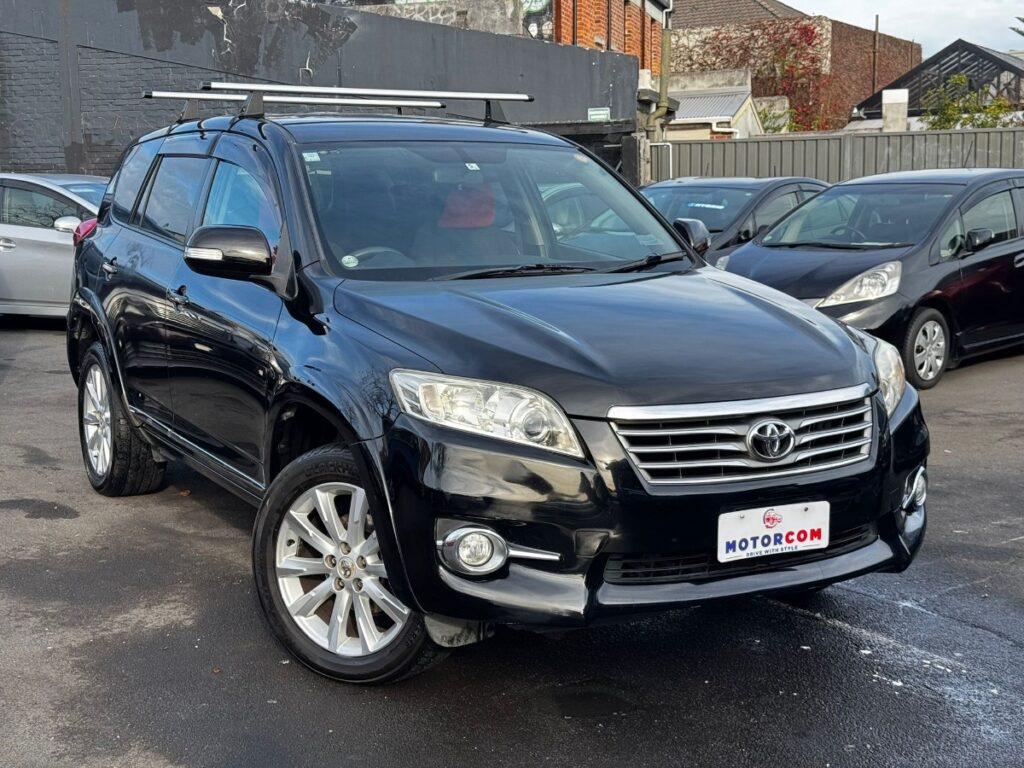 front side view of 2010 Toyota Vanguard