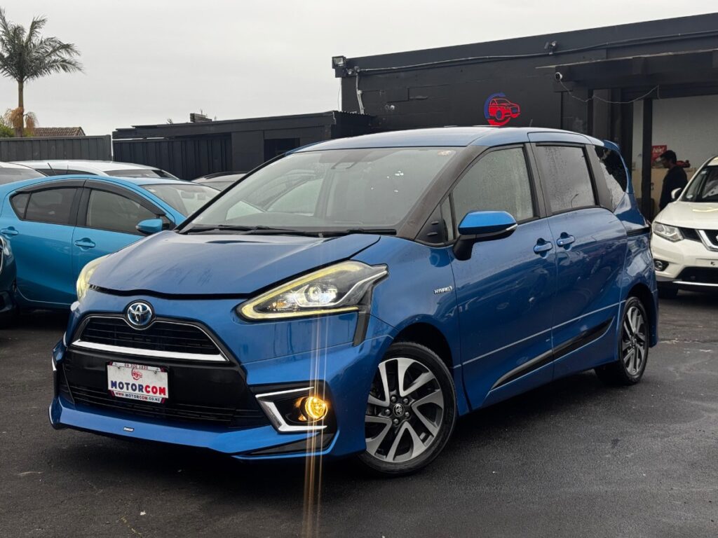 side view of 2017 Toyota Sienta