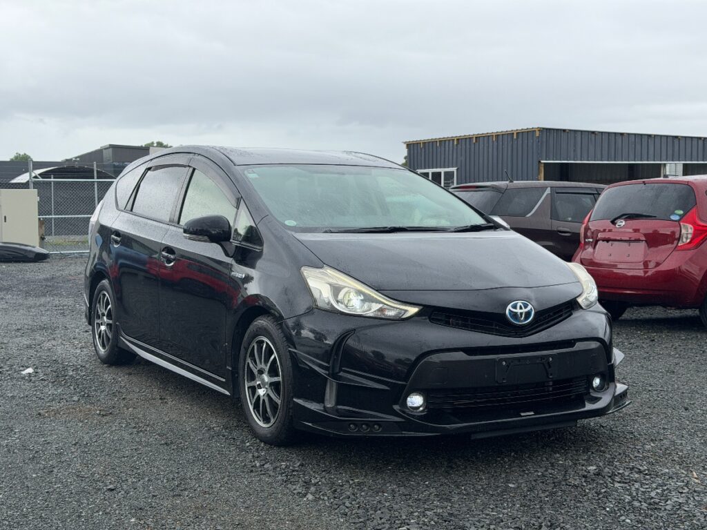 front side view of 2014 Toyota Prius Alpha