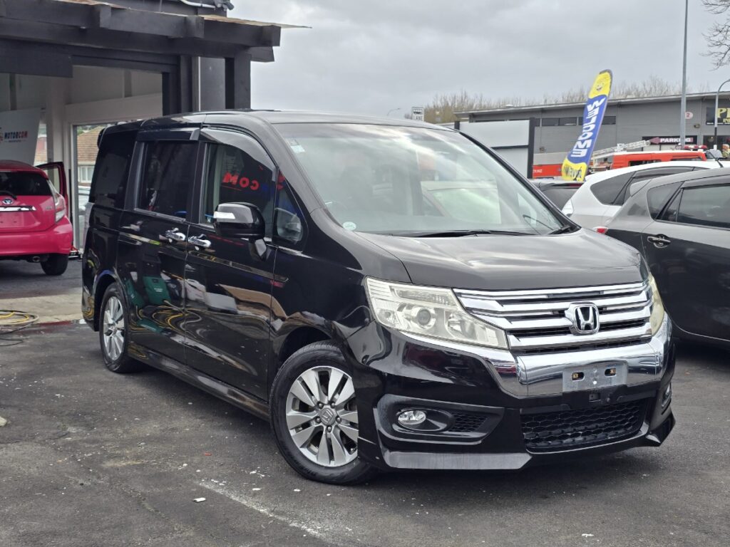 used 2012 Honda Step Wagon in new zealand