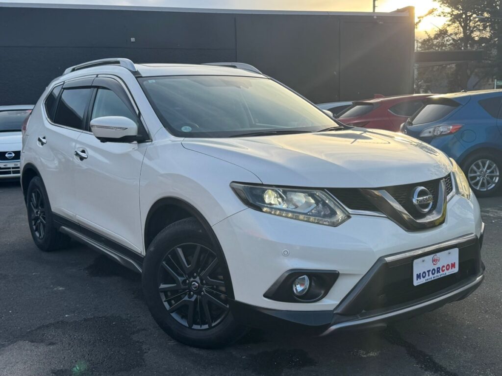 side view of used 2015 Nissan X-Trail
