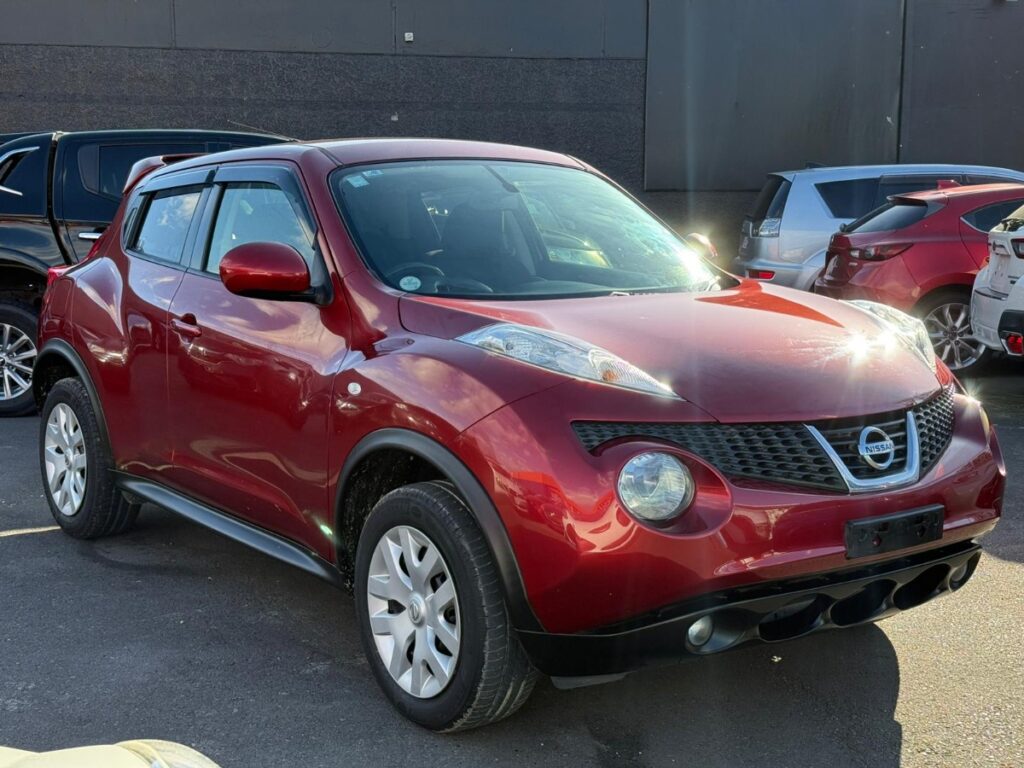 side view of 2014 Nissan Juke