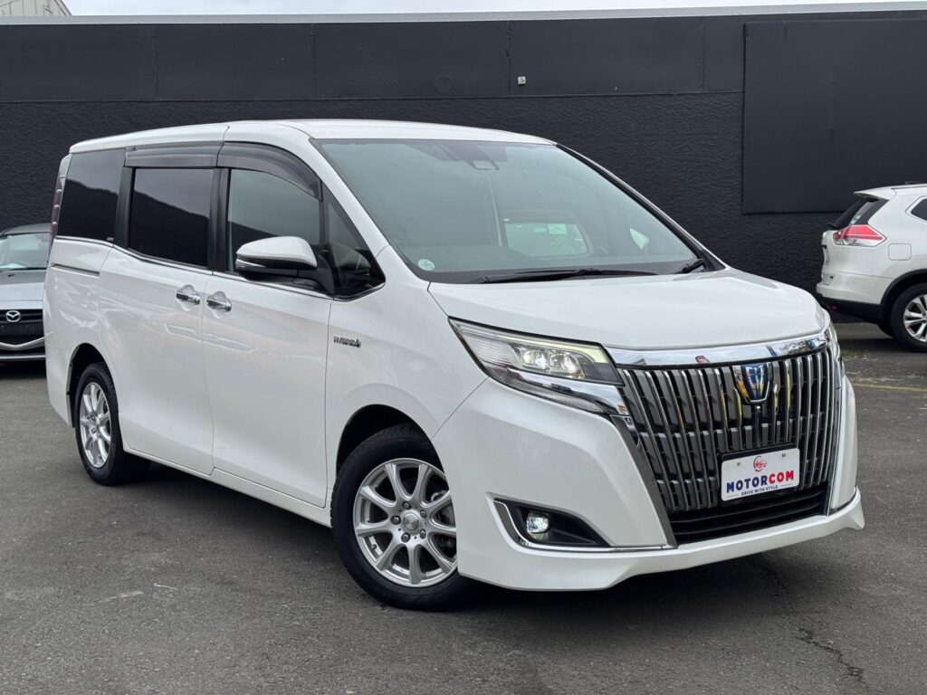 front side view of used 2018 Toyota Esquire