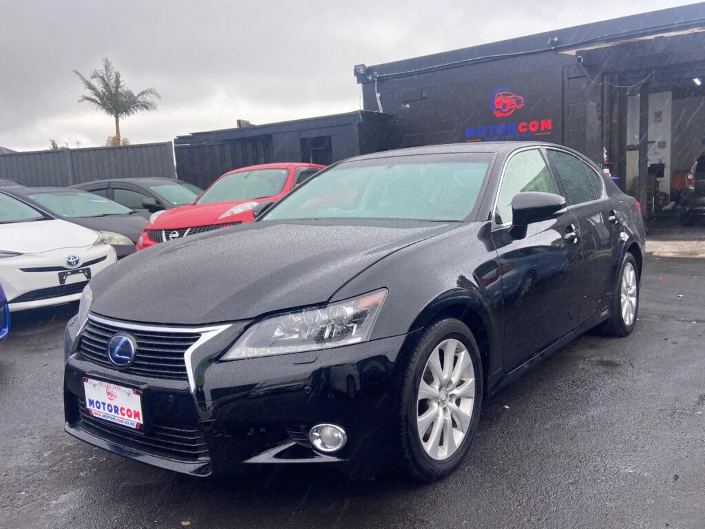 front side view of used 2013 Lexus GS 450h