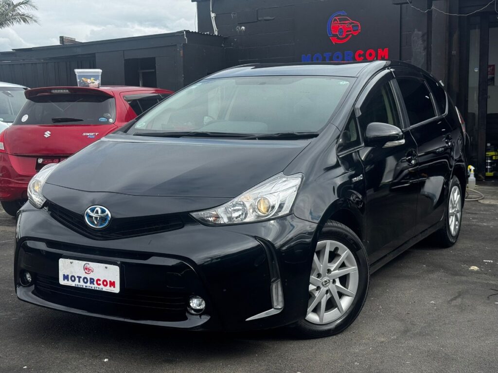 side view of 2015 Toyota Prius