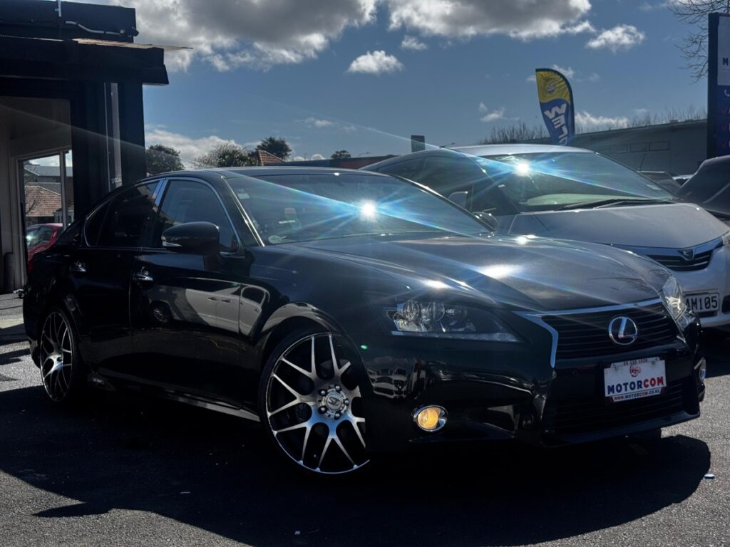 side view of 2012 Lexus GS 450h