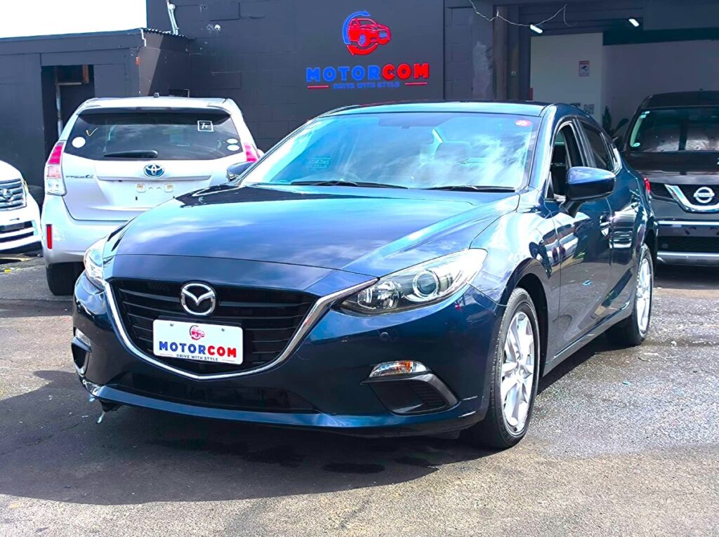 front side view of 2014 Mazda Axela
