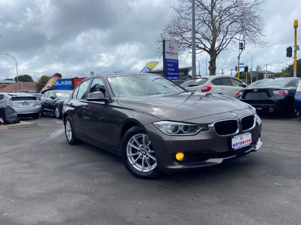 side view of 2014 BMW 320i