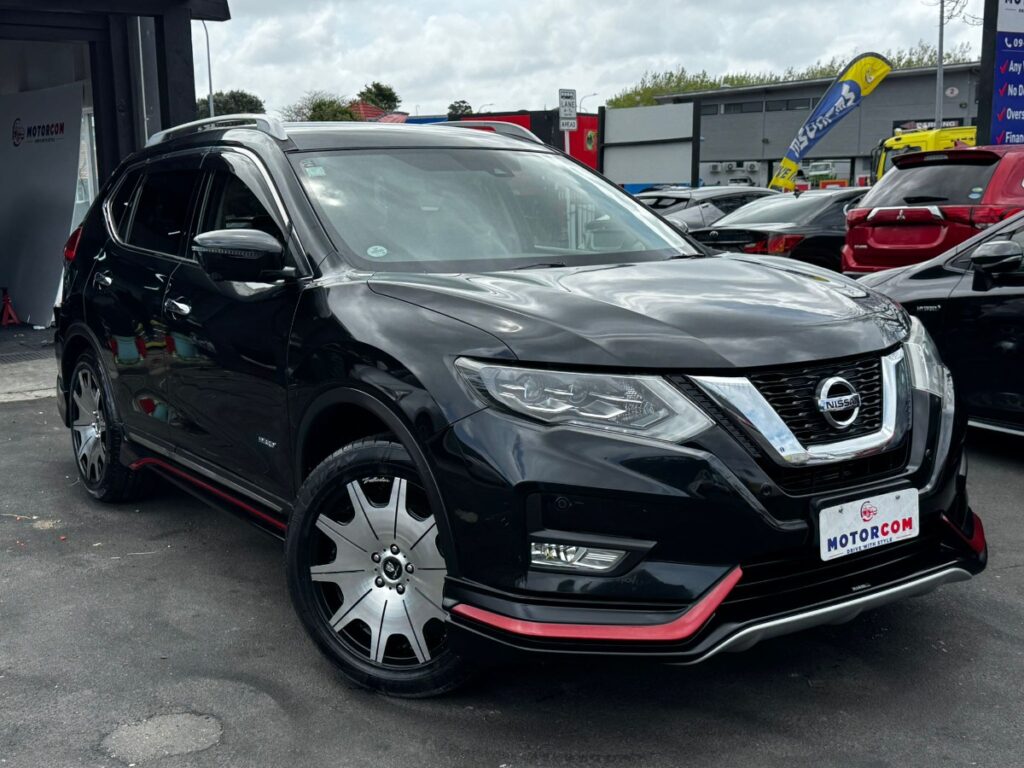 front side view of 2018 Nissan X-Trail
