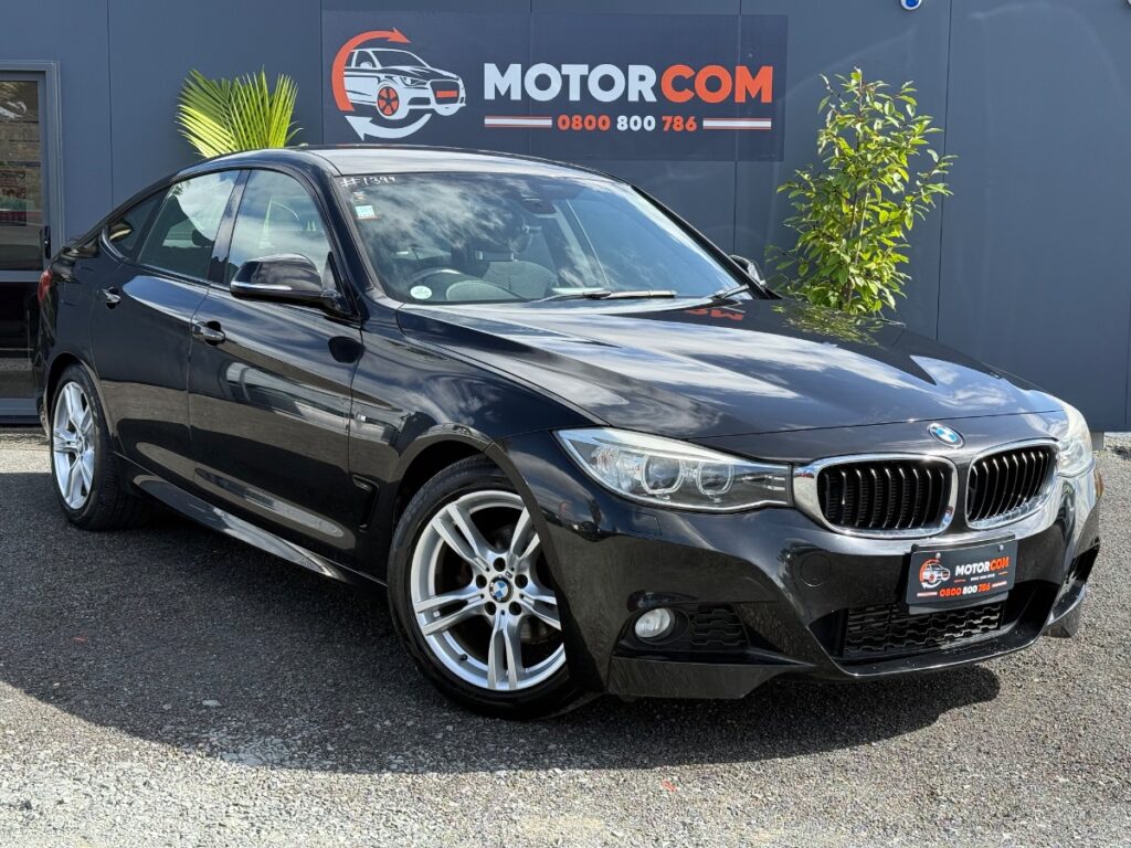 side view of 2014 BMW 320i