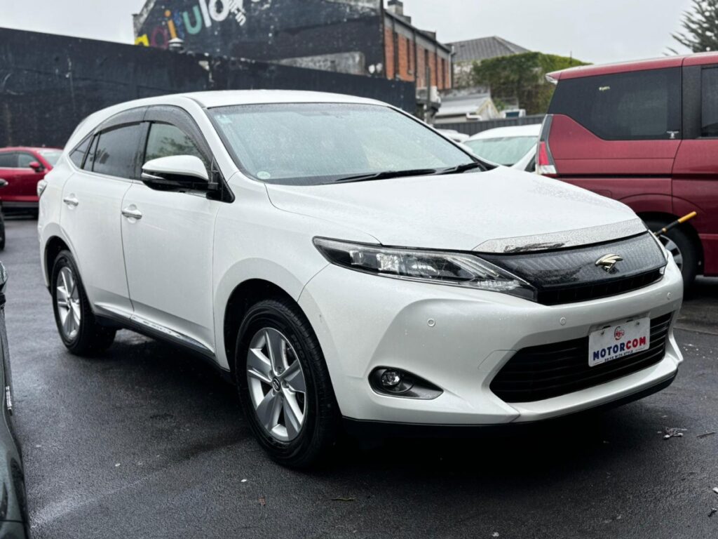 front side view of 2014 Toyota Harrier