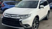 side view of 2016 Mitsubishi Outlander