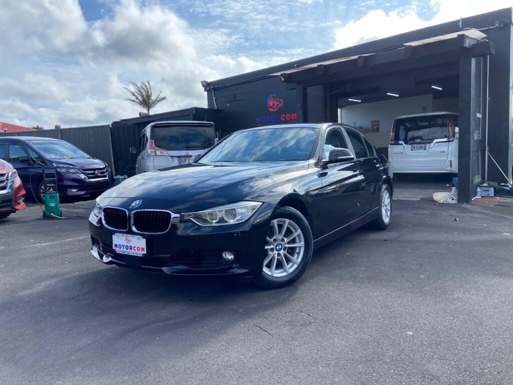 side view of 2014 BMW 320i