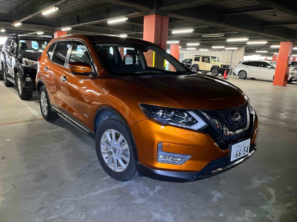 front side view of 2017 Nissan X-Trail