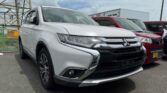 2016 Mitsubishi Outlander used car front side view