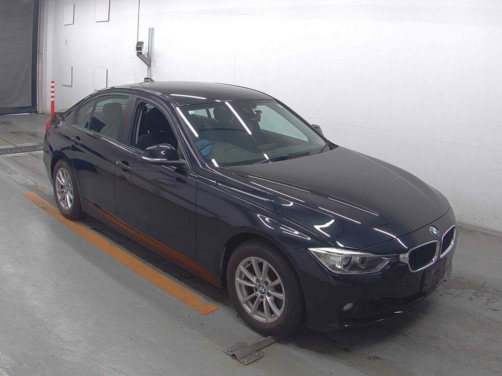 used 2014 BMW 320i car front side view