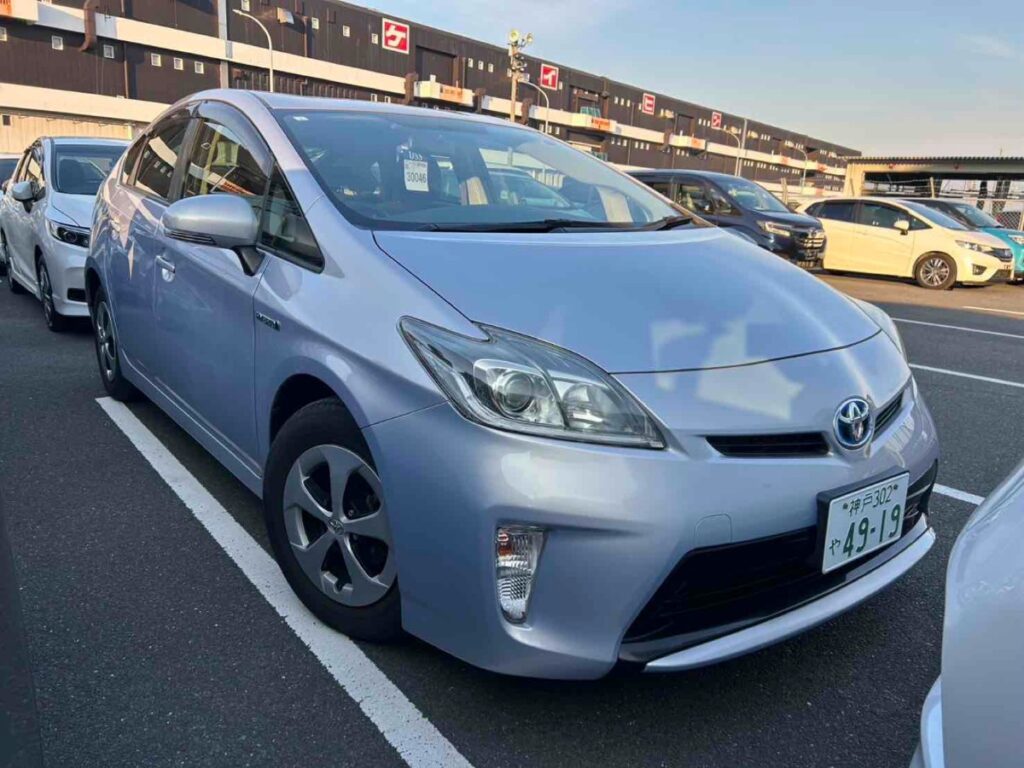 front side view of 2015 Toyota Prius